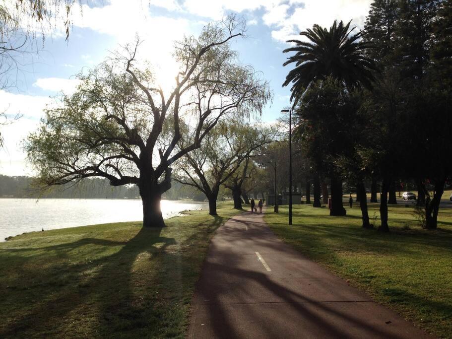 Studio A - Small Gem On The Busy Road Perth Luaran gambar